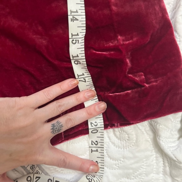 By ANTHROPOLOGIE Connie Crushed Red Velvet Mini Skirt Ruched Side Slit
NWT 16 - Picture 7 of 13